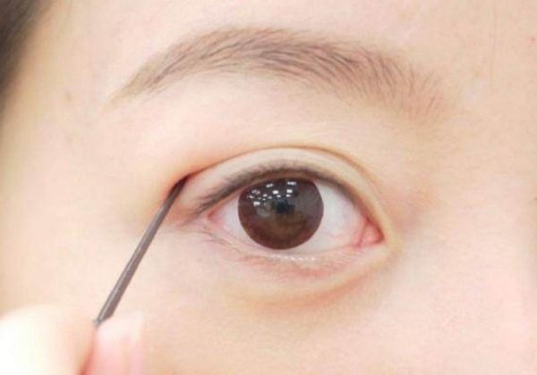 双眼皮胶水怎么用 双眼皮胶水的使用方法