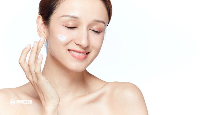 涂完水乳直接涂粉底液可以吗 涂完水乳可不可以直接涂粉底液