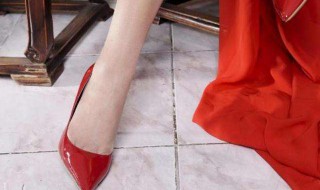 女生穿高跟鞋的气质搭配（女生穿高跟鞋的气质搭配图）