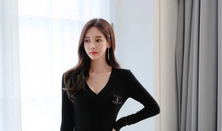 黑色裙子秋天穿搭 黑色裙子秋天穿搭图片女