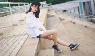 什么鞋子配牛仔短裤 什么鞋子配牛仔短裤好看男
