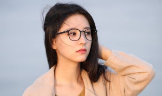 脸大适合什么眼镜